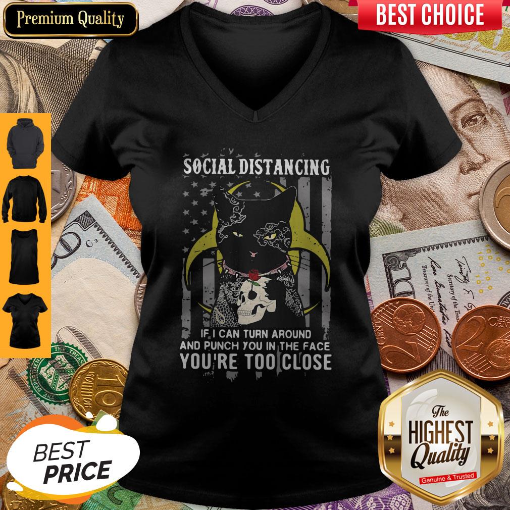 Independence Day Black Cat Hug Skull Rose Social Distancing If I Can Turn Around And Punch You In V-neck
