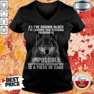Wolf As I’ve Grown Older I’ve Learned That Pleasing Everyone Is Impossible V- neck