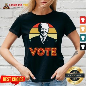 Joe Biden Vote 2020 Funny Vintage Retro Style Political Tee T-V-neck