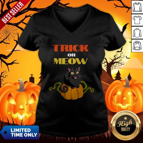 Trick Or Treat Funny Pumpkin Black Cat Halloween V-neck